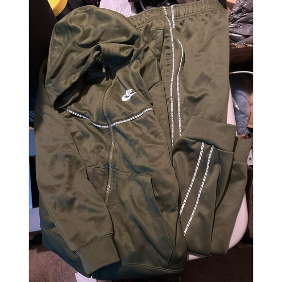 Nike Big Kids Tracksuit Size Large New W/O Tags